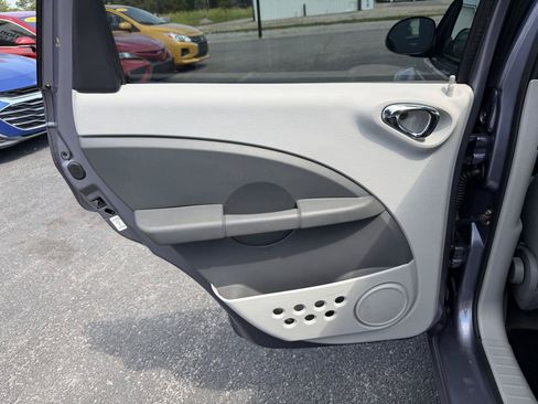 Used 2007 Chrysler PT Cruiser Touring FWD image 16