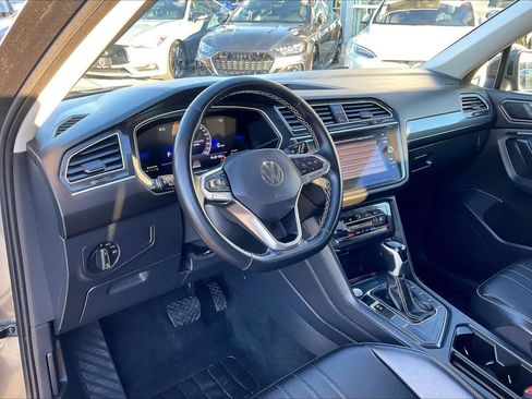 Used 2024 Volkswagen Tiguan SE image 11