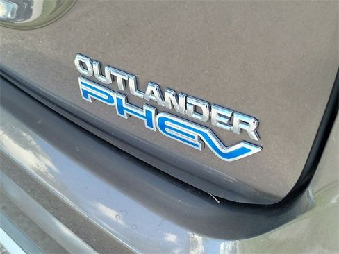 Used 2018 Mitsubishi Outlander SEL image 5