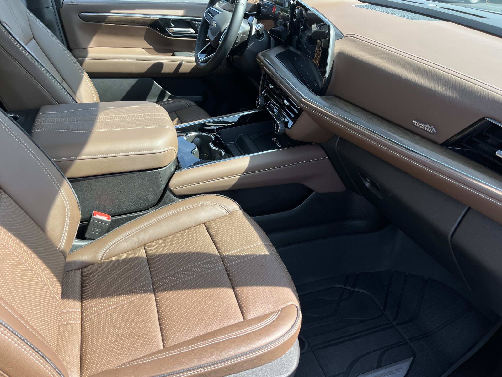 Used 2025 Chevrolet Tahoe High Country AWD/4WD image 26