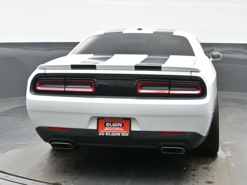 Used 2017 Dodge Challenger R/T image 5