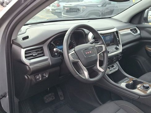 Used 2023 GMC Acadia SLE image 10