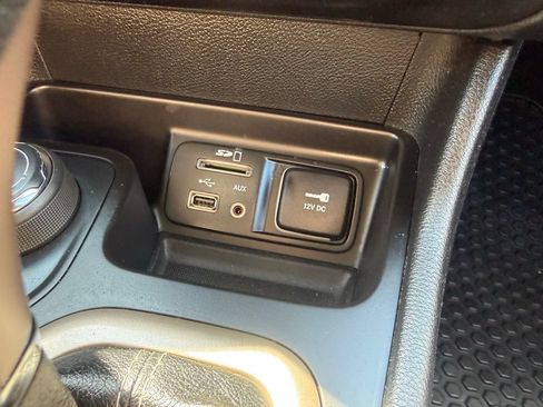 Used 2017 Jeep Cherokee Latitude w/ Cold Weather Group AWD/4WD image 25