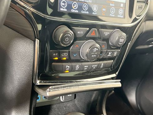 Used 2022 Jeep Grand Cherokee Laredo X AWD/4WD image 16