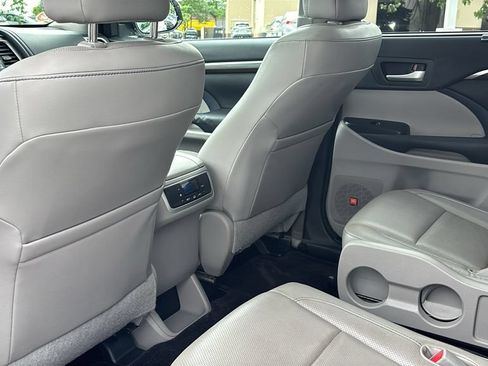 Used 2014 Toyota Highlander Limited w/ Driver Technology Package AWD/4WD image 31