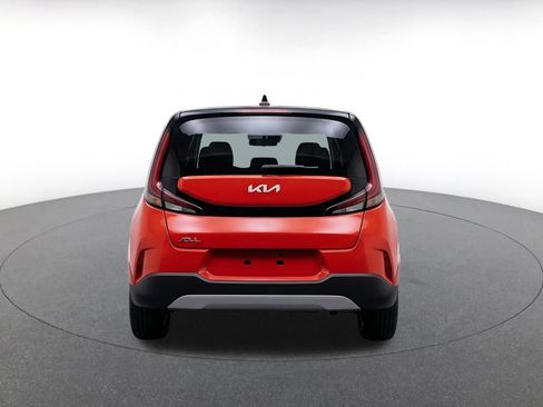 Used 2025 Kia Soul LX w/ LX Technology Package FWD image 8