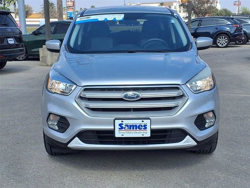 Used 2019 Ford Escape SE image 2