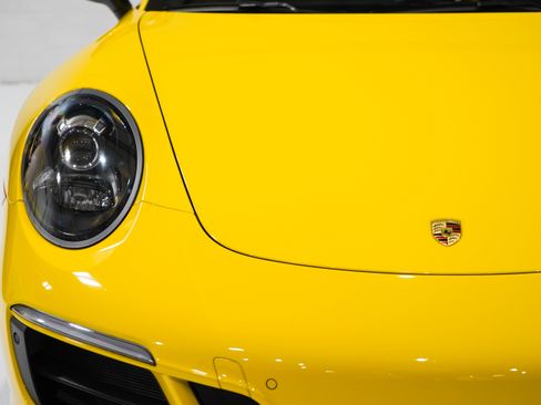 Used 2019 Porsche 911 Carrera GTS RWD image 17