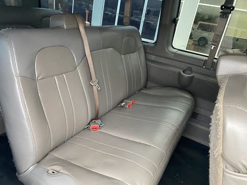 Used 2018 Chevrolet Express 3500 LS RWD image 27