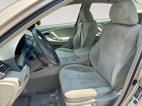 Used 2011 Toyota Camry LE FWD image 9