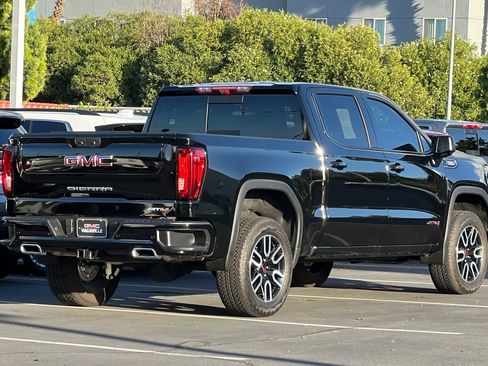 Used 2025 GMC Sierra 1500 AT4 w/ Technology Package image 5