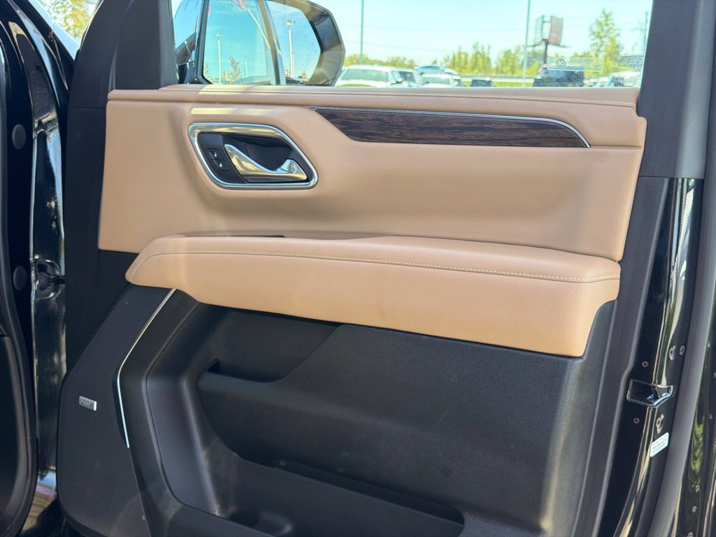 Used 2023 Chevrolet Tahoe Premier AWD/4WD image 35