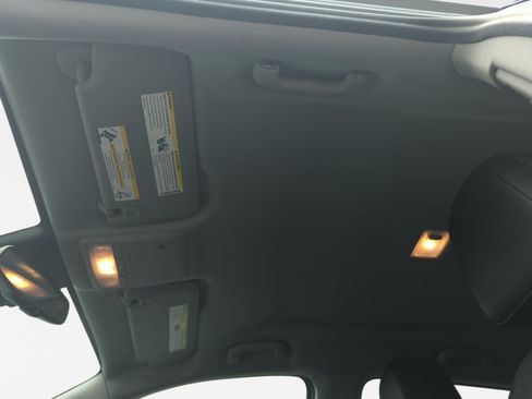 Used 2020 Chevrolet Trax LT w/ LT Convenience Package FWD image 27