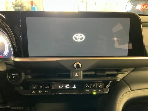 Certified 2025 Toyota Crown Platinum AWD/4WD image 18