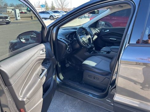 Used 2017 Ford Escape Titanium image 10