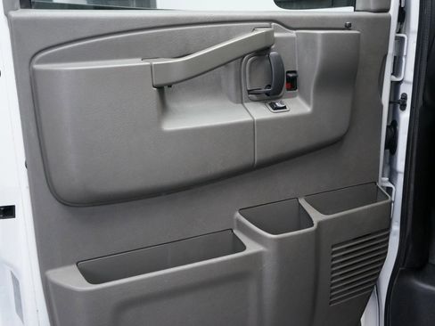 Used 2019 GMC Savana 2500 Extended Van 3D w/ Driver Convenience Package image 22