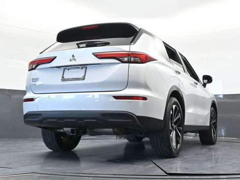 Used 2022 Mitsubishi Outlander ES image 59