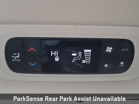 Used 2022 Chrysler Pacifica Touring-L image 15