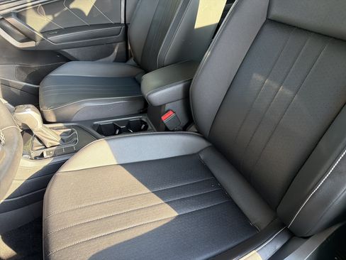 Used 2022 Volkswagen Tiguan SE FWD image 16