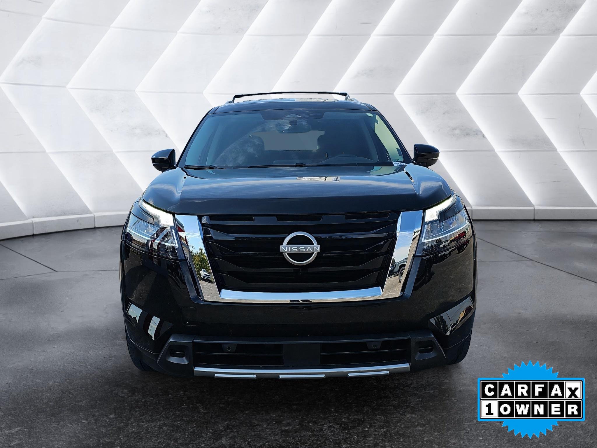 Used 2024 Nissan Pathfinder SL w/ Cargo Package FWD image 2