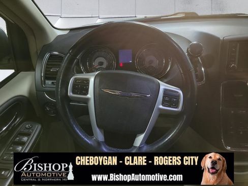 Used 2016 Chrysler Town & Country Touring w/ Driver Convenience Group image 23