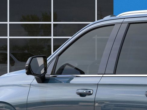 New 2025 Chevrolet Suburban Premier image 12