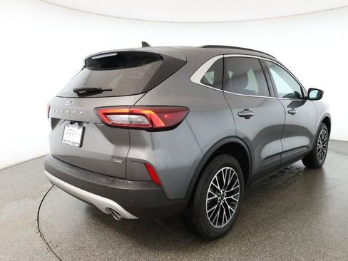 Used 2025 Ford Escape SE image 4