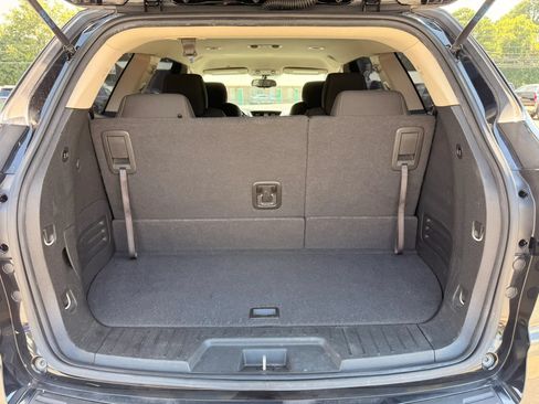 Used 2017 Chevrolet Traverse LT w/ Style and Technology Package FWD image 30