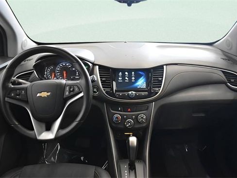 Used 2017 Chevrolet Trax LT w/ LT Convenience Package image 5