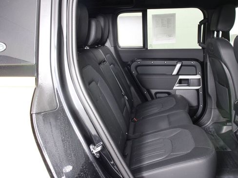 Used 2022 Land Rover Defender 110 X-Dynamic SE image 30