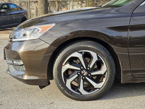 Used 2017 Honda Accord EX-L image 8