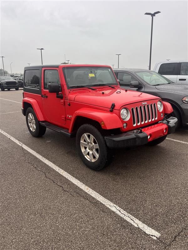 Used 2017 Jeep Wrangler Sahara w/ Connectivity Group AWD/4WD image 2