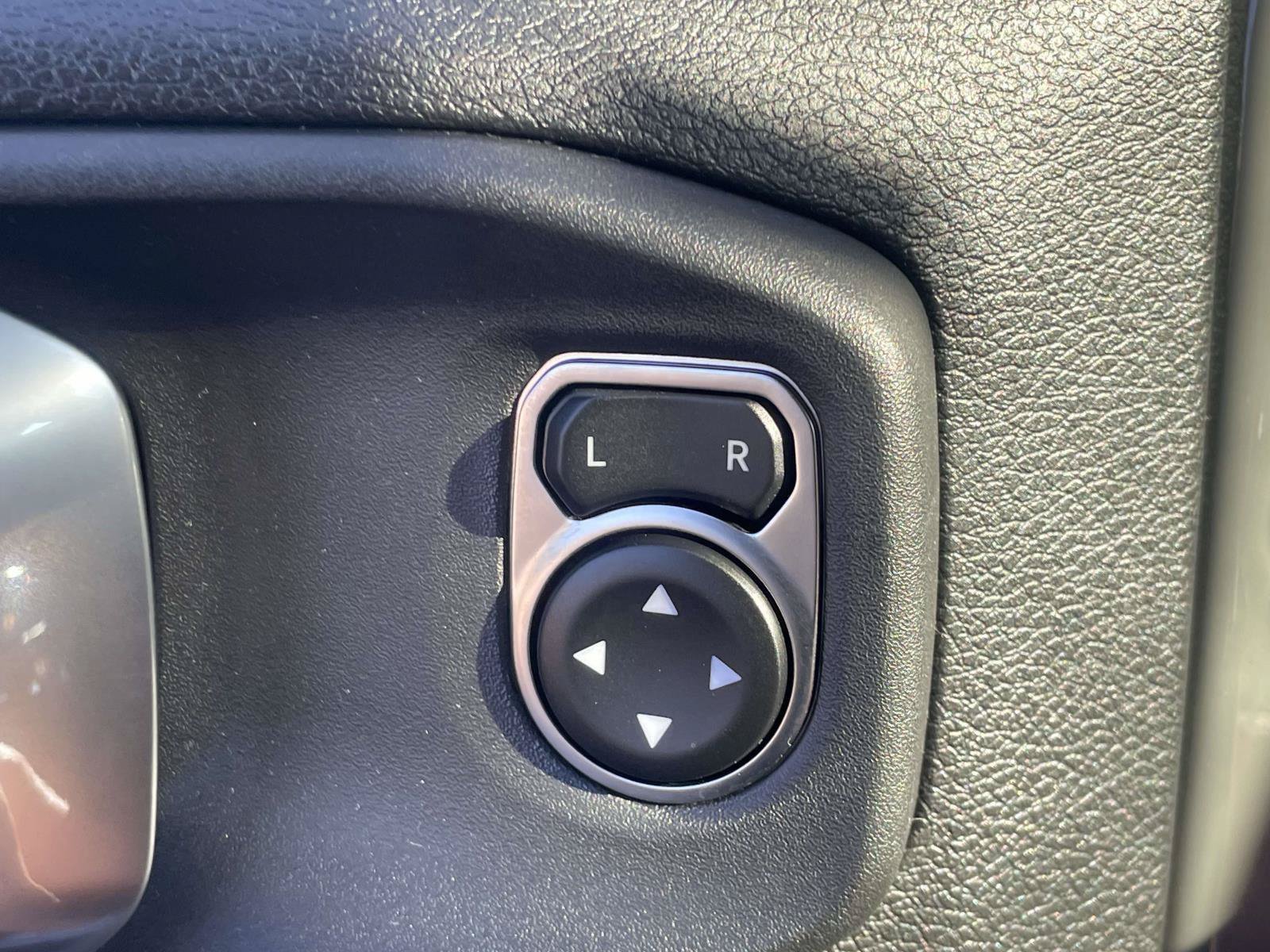 Used 2023 Jeep Gladiator Rubicon w/ Cold Weather Group AWD/4WD image 25