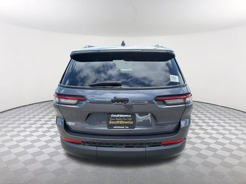 Used 2023 Jeep Grand Cherokee L Laredo RWD image 6