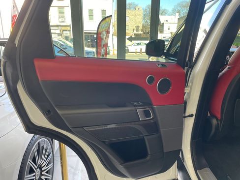 Used 2021 Land Rover Range Rover Sport HST image 16