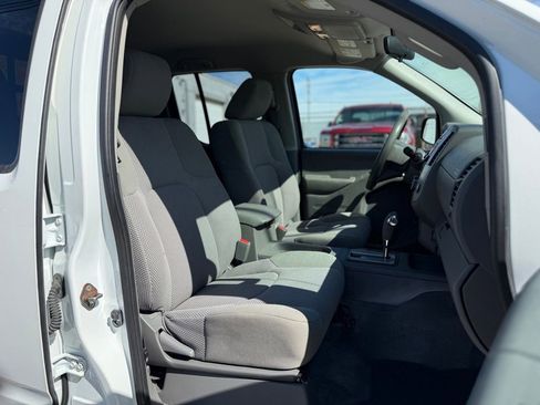 Used 2018 Nissan Frontier SV AWD/4WD image 23