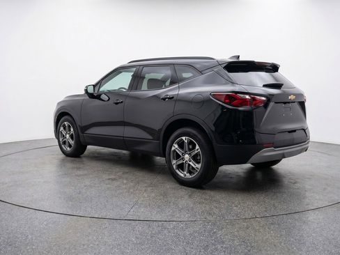 Used 2025 Chevrolet Blazer LT FWD image 6