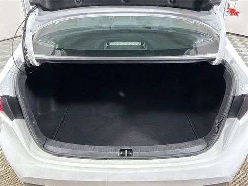 Used 2022 Toyota Corolla LE image 18