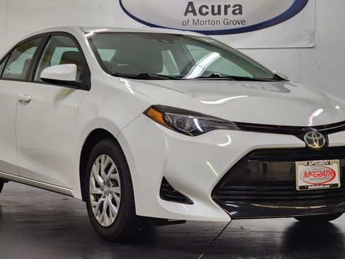 Used 2017 Toyota Corolla LE FWD image 2