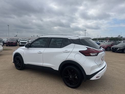 Used 2023 Nissan Kicks SV image 13