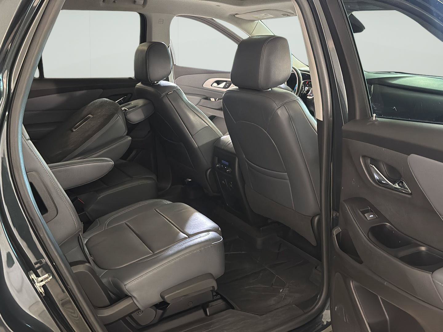 Used 2018 Chevrolet Traverse LT w/ LPO, Floor Liner Package AWD/4WD image 23
