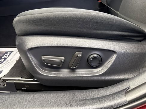 Used 2019 Toyota Camry LE image 12