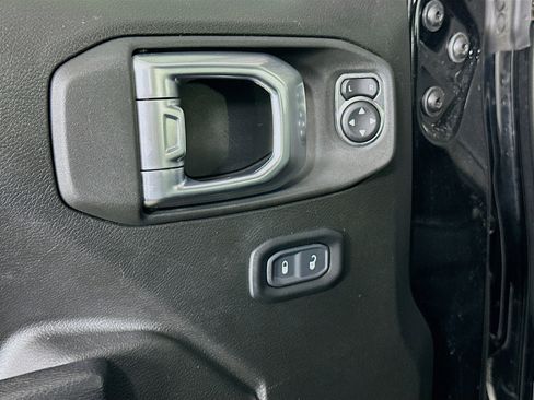 Used 2023 Jeep Wrangler Unlimited w/ Sun & Screen Package AWD/4WD image 15