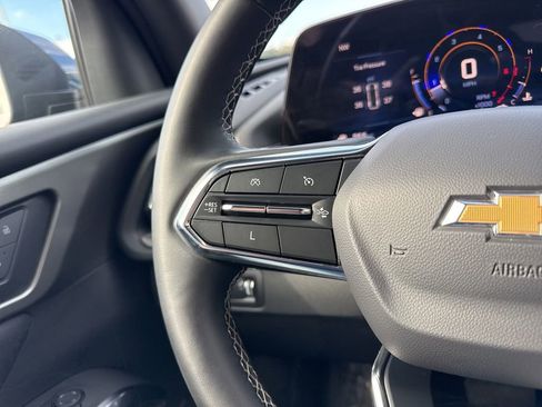 Used 2025 Chevrolet Traverse LT image 15