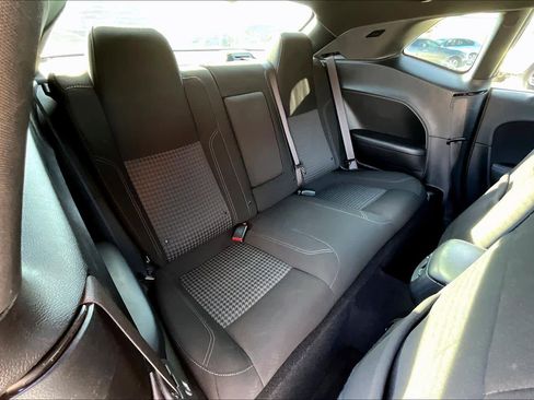 Used 2022 Dodge Challenger SXT w/ Driver Convenience Group image 18