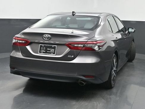 Used 2021 Toyota Camry XLE FWD image 3