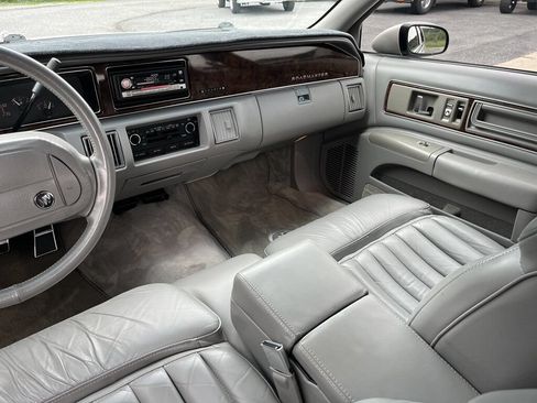 Used 1992 Buick Roadmaster Sedan RWD image 40