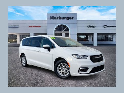 Used 2023 Chrysler Pacifica Touring-L image 1