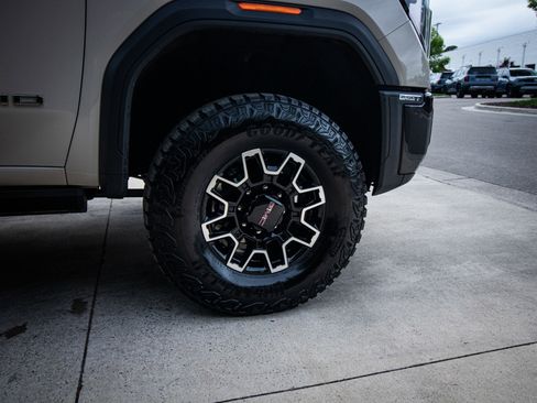 Used 2026 GMC Sierra 2500 AT4X w/ LPO, Black Badging Package AWD/4WD image 13