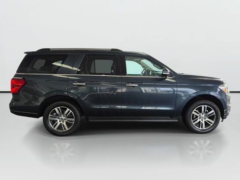 Used 2024 Ford Expedition Limited AWD/4WD image 2